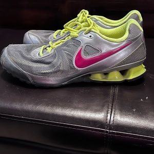 Nike reax tennis shoes